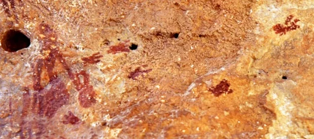 Première peinture connue de la récolte du miel dans une des caves de l'araignée (Cuevas de la Araña) en Espagne.